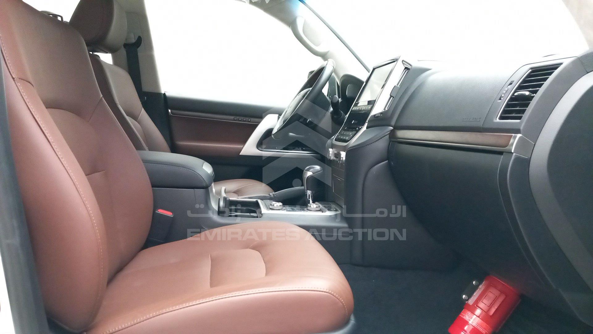 2017 TOYOTA LAND CRUISER VIN: JTMHY05J3H4054037