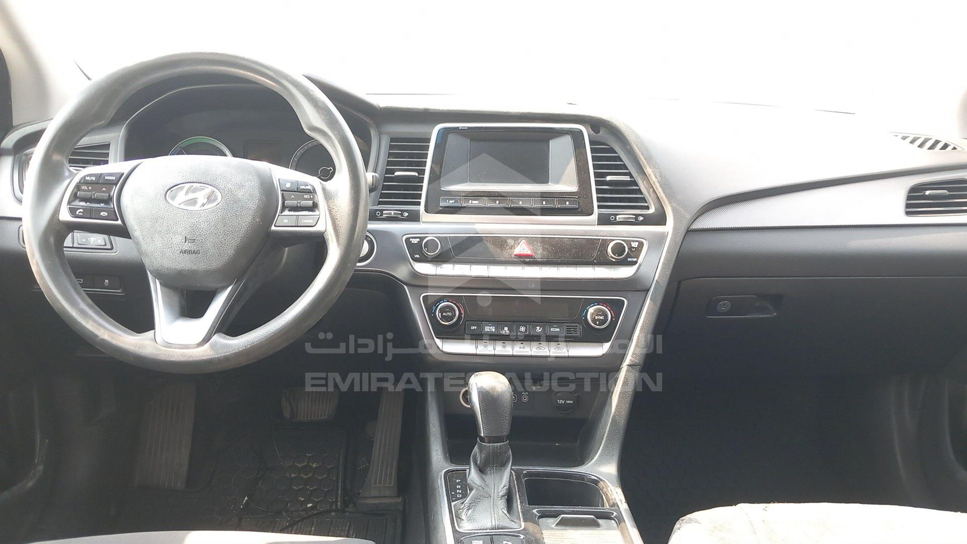 2018 HYUNDAI SONATA VIN: KMHE24131JA082134