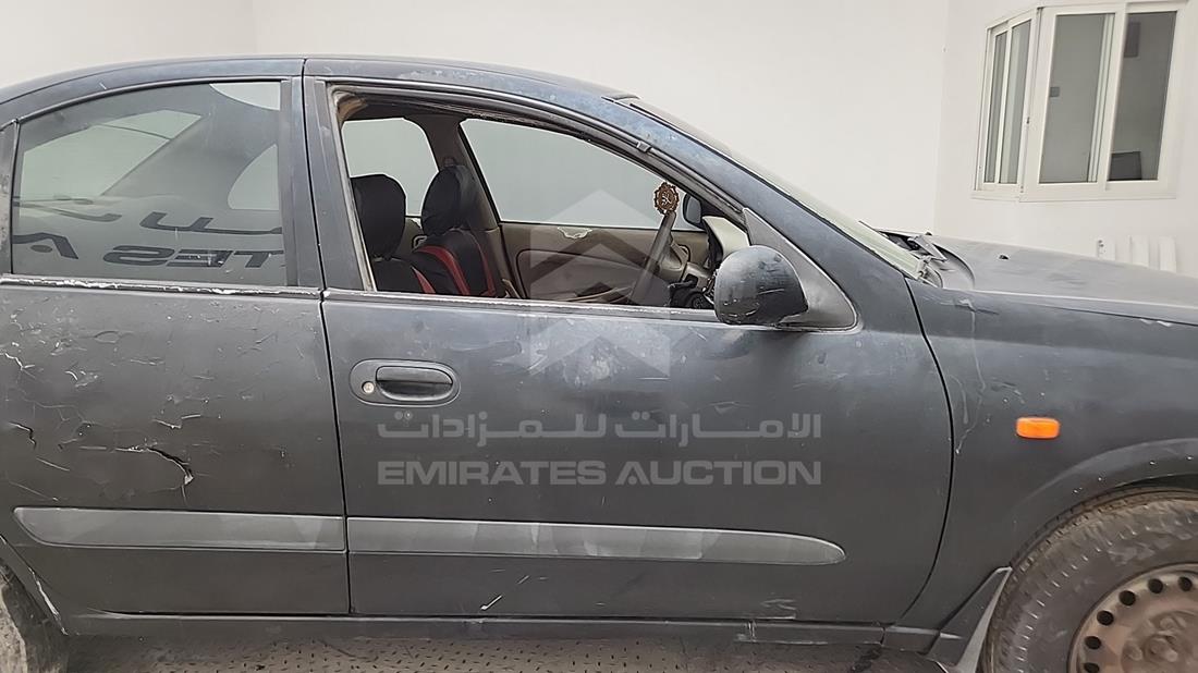 نيسان صني 2005 — الباب الأمامي الأيمن — صورة 26