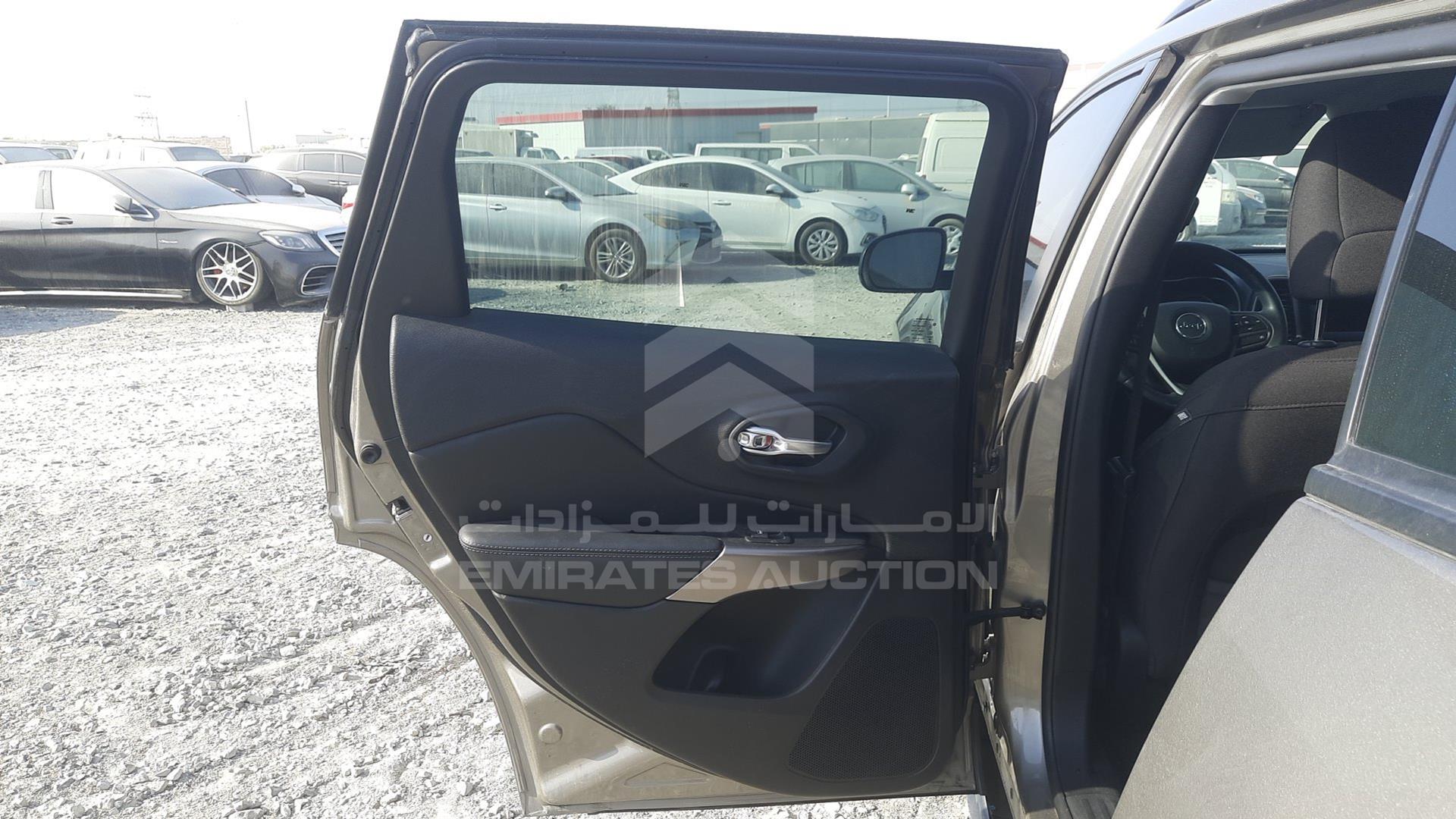 2019 JEEP CHEROKEE VIN: 1C4PJLAX4KD403712