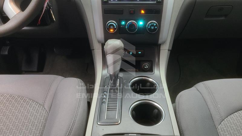 1GNKR8ED9CJ235432 Auction: EmiratesAuction Lot: 413741 1GNKR8ED9CJ235432 Chevrolet Traverse 2012 WHITE Photo 23