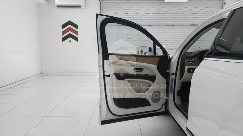 SJAAM2ZV0NC039794 Auction: EmiratesAuction Lot: 405218 SJAAM2ZV0NC039794 Bentley Bentayga 2022 WHITE Photo 9