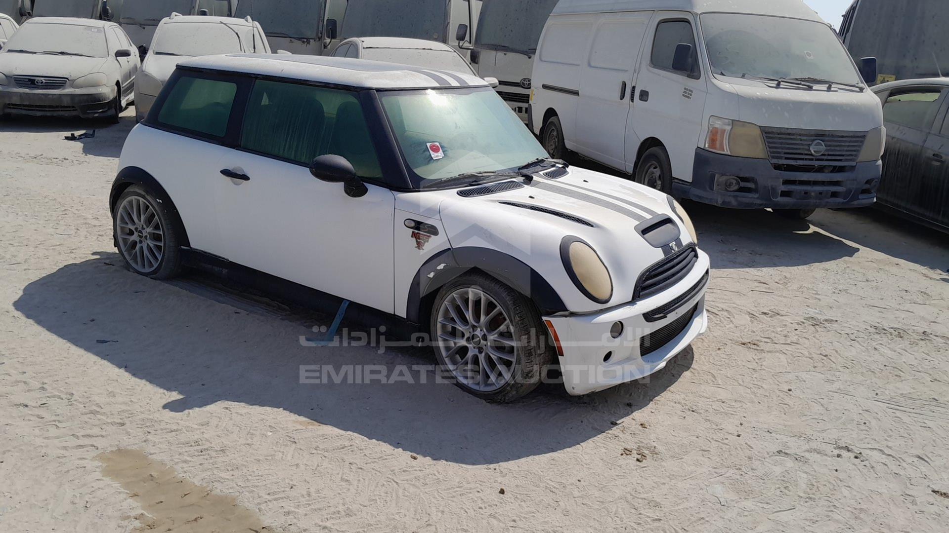 2005 MINI COOPER VIN: WMWRE31005TD29943