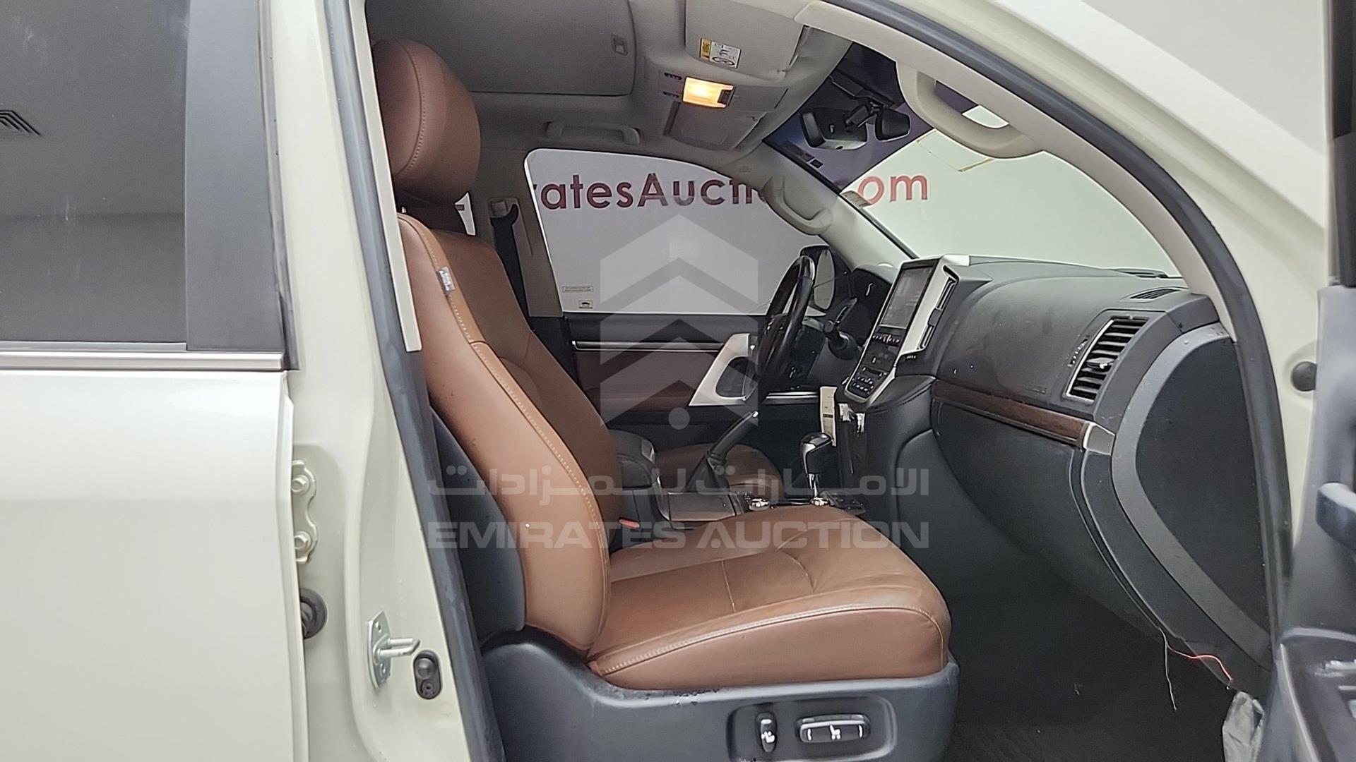 2016 TOYOTA LAND CRUISER VIN: JTMHX05J8G4122074