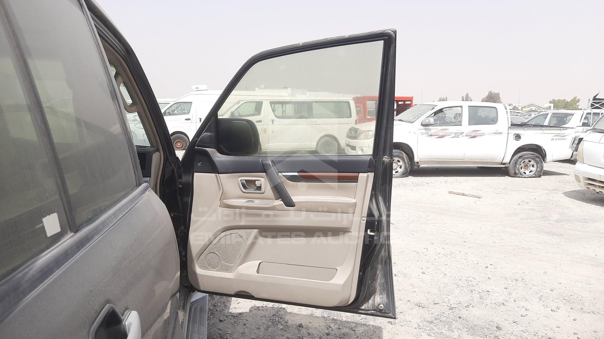 2008 MITSUBISHI PAJERO VIN: JMYLRV93W8J730399