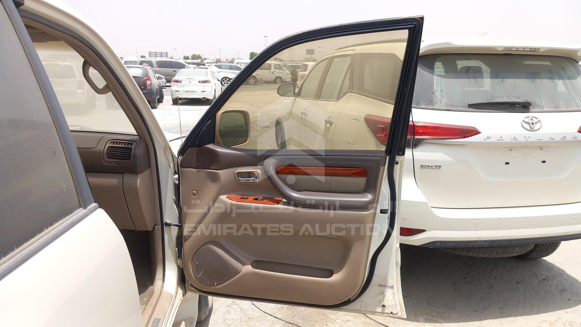 2000 LEXUS LX 470 VIN: JT6HT00W1Y0112100
