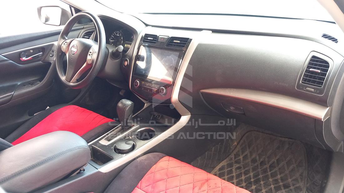 2015 Nissan Altima — Front Right Passenger Dashboard View — Photo 24