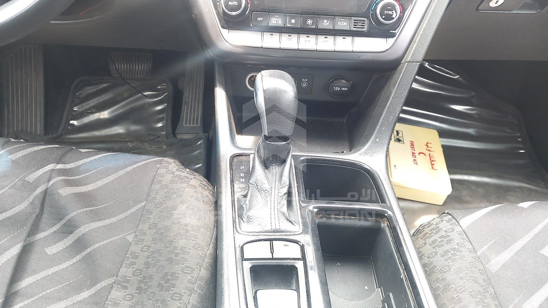 2018 HYUNDAI SONATA VIN: KMHE24137JA082137