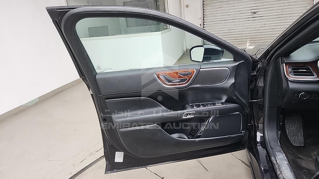 لينكولن Continental 2020 — الباب الأمامي الأيسر — صورة 12