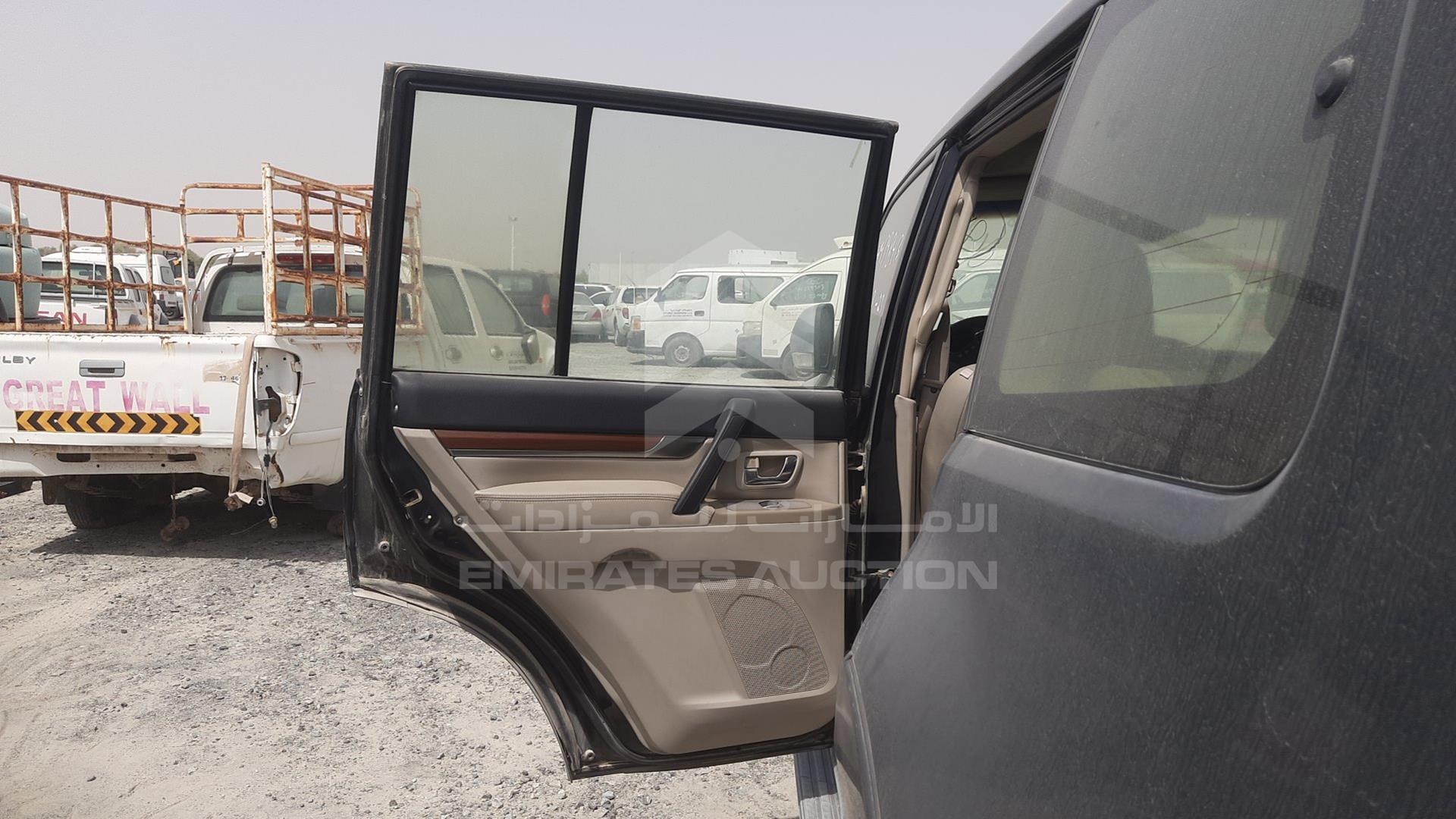 2008 MITSUBISHI PAJERO VIN: JMYLRV93W8J730399