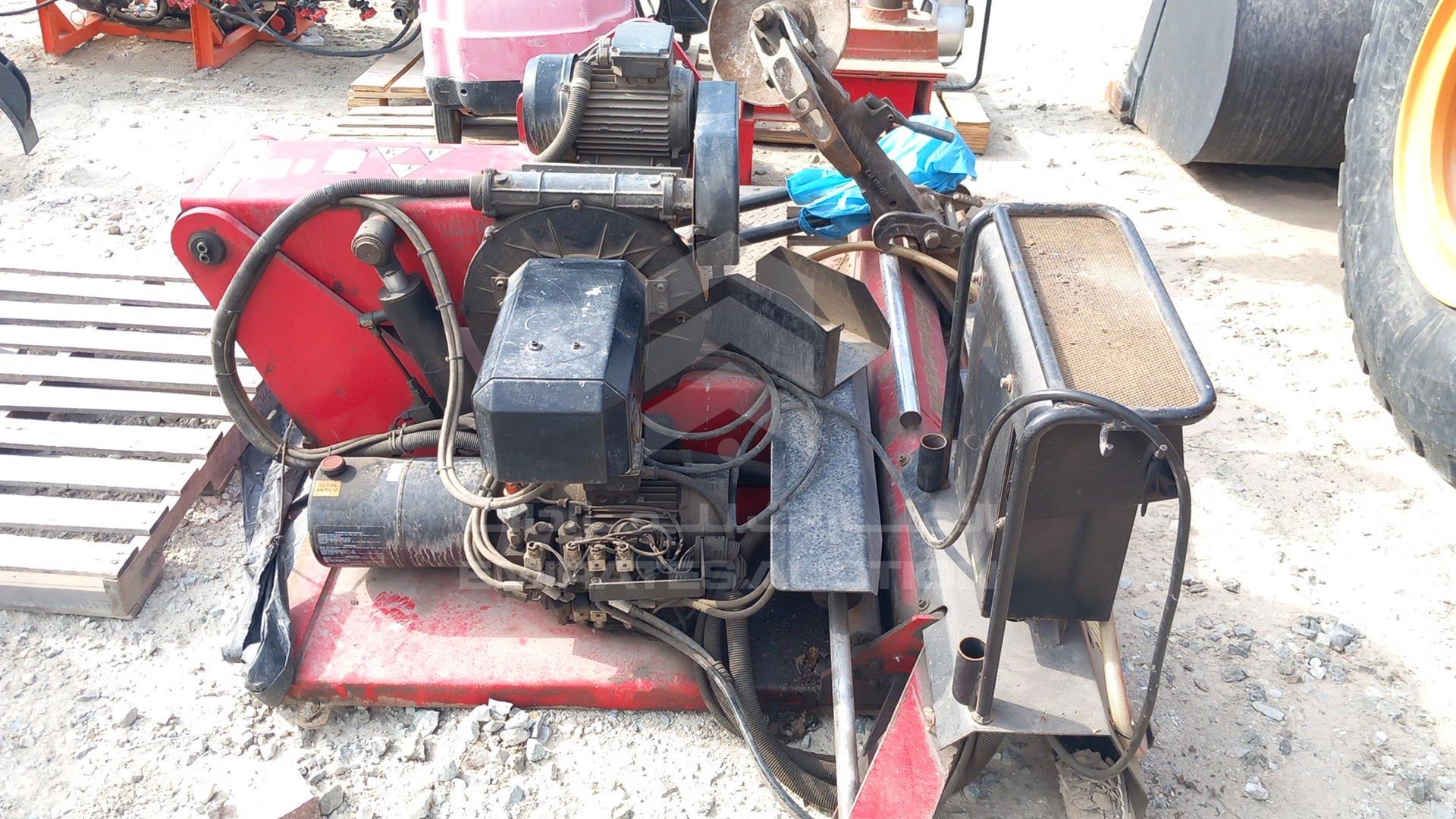 2009 UNDEFINED TIRE EQUIPMENT VIN: P02339
