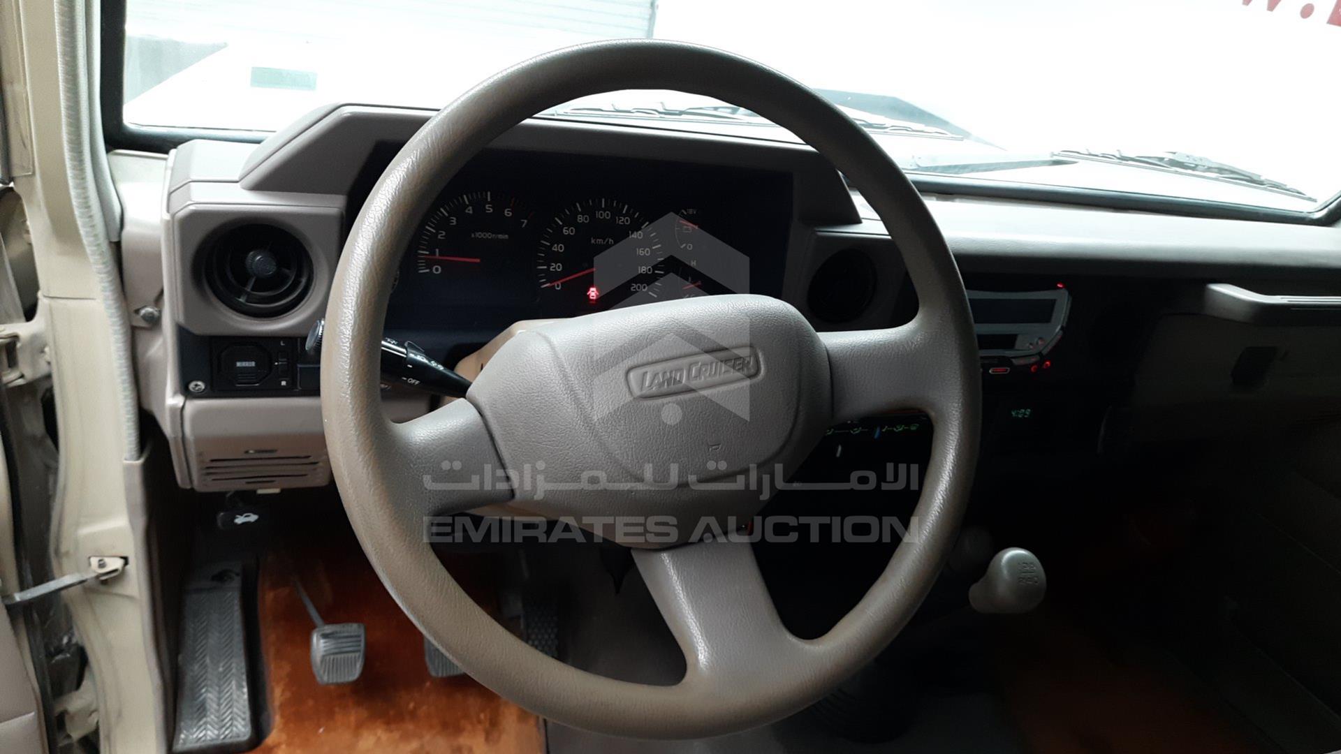2001 TOYOTA LAND CRUISER VIN: JTFLJ73J016005504