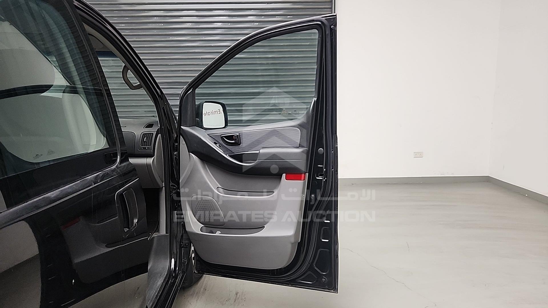 2018 HYUNDAI H1 VIN: KMJWA37R7JU974303