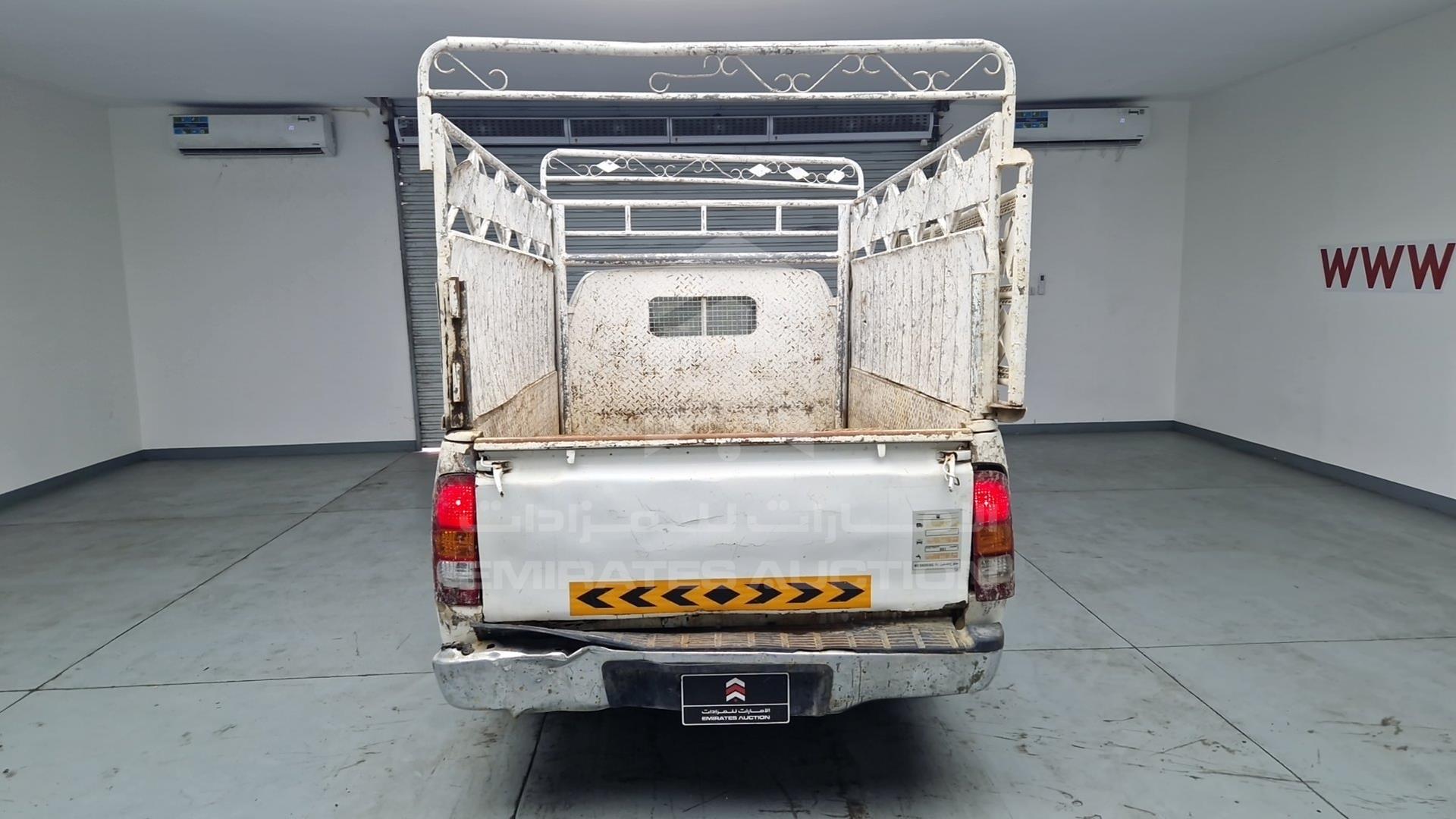 2007 TOYOTA HILUX VIN: MR0CX12GX70017604