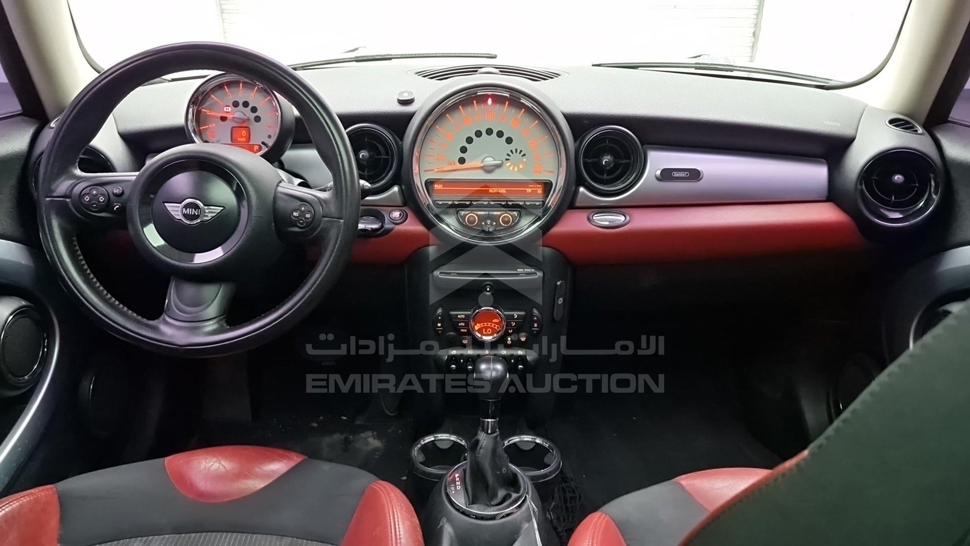 2011 MINI COOPER VIN: WMWSU3108BT201771