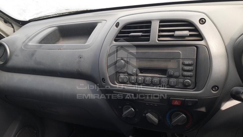 VIN: JTEHH20V400260593 Auction: EmiratesAuction Lot: 344037 JTEHH20V400260593 Toyota RAV 4 0 WHITE Photo 15
