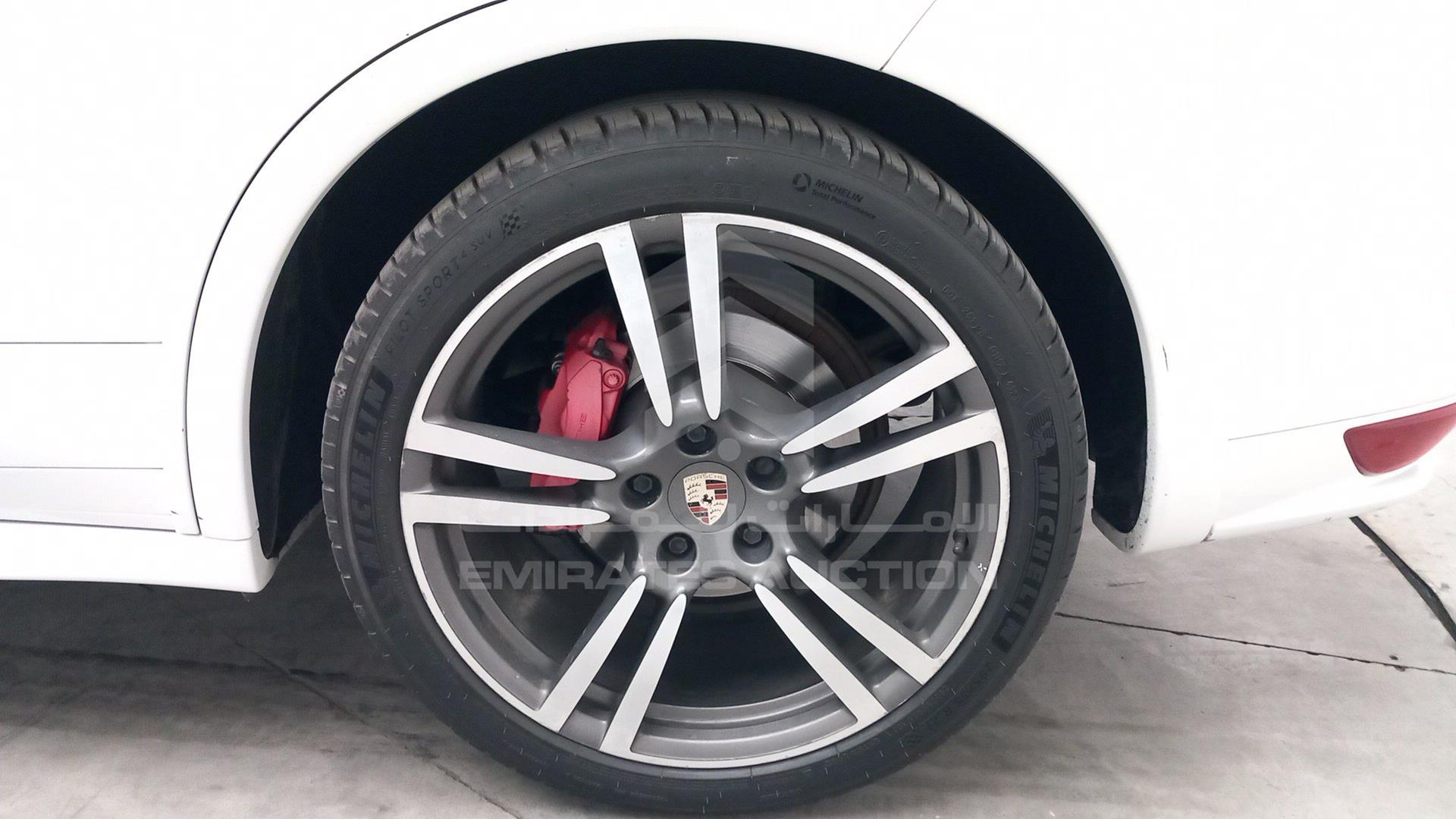 2013 PORSCHE CAYENNE GTS VIN: WP1ZZZ92ZDLA74142