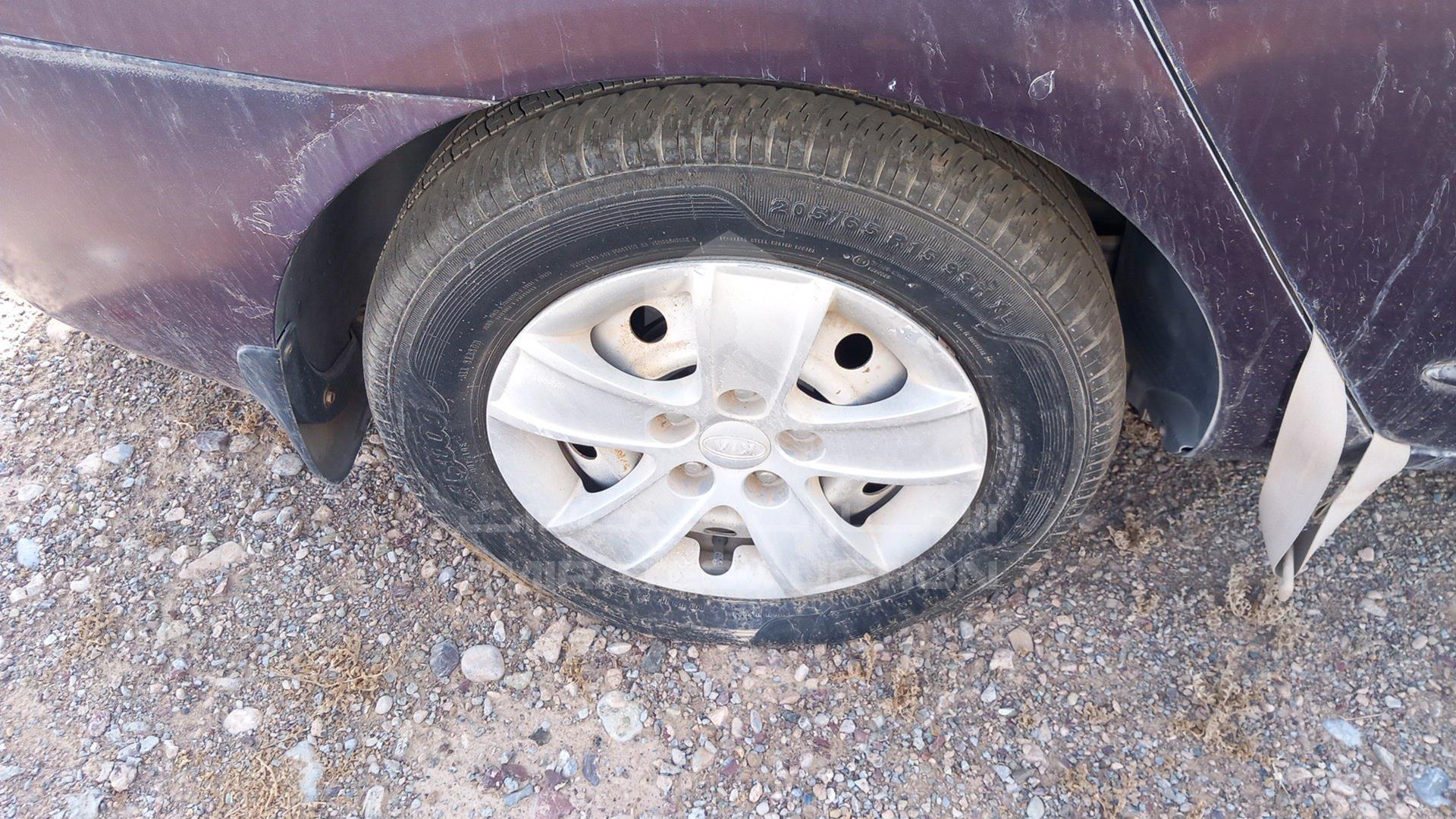 2007 KIA CARENS VIN: KNAFG521877103576
