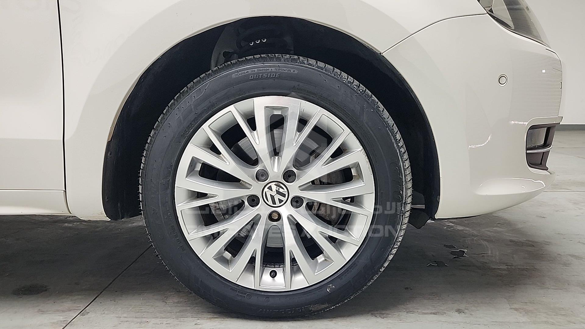 2016 VOLKSWAGEN SHARAN VIN: WVWZZZ7NZEV032244