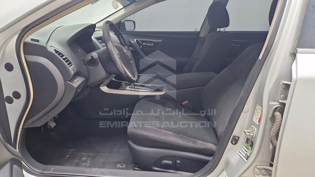 نيسان التيما 2013 — زاوية السائق الأمامية اليسرى — صورة 12