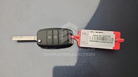 2016 Kia Carnival — Keys — Photo 4 — Thumbnail