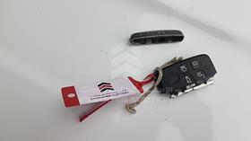 2016 Range Rover HSE — Keys — Photo 3 — Thumbnail