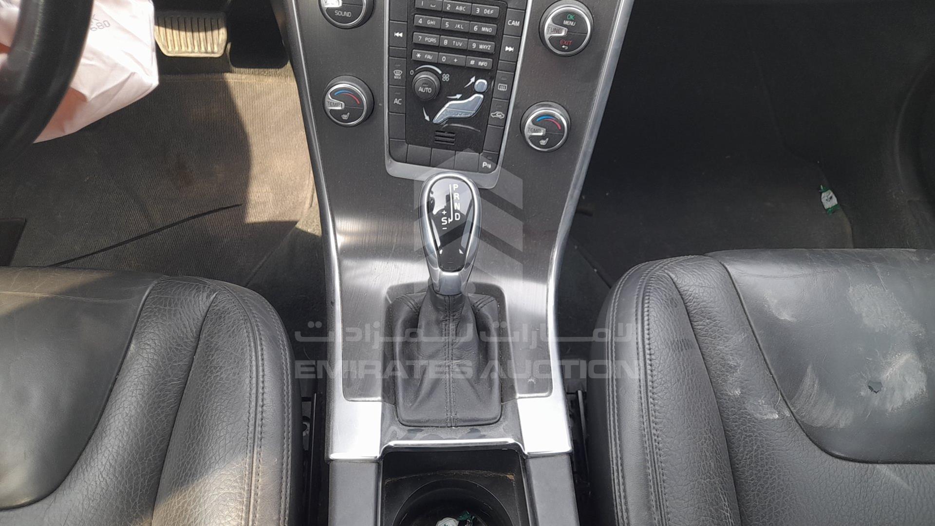 2014 VOLVO XC 60 VIN: YV147HDZ0E2558389