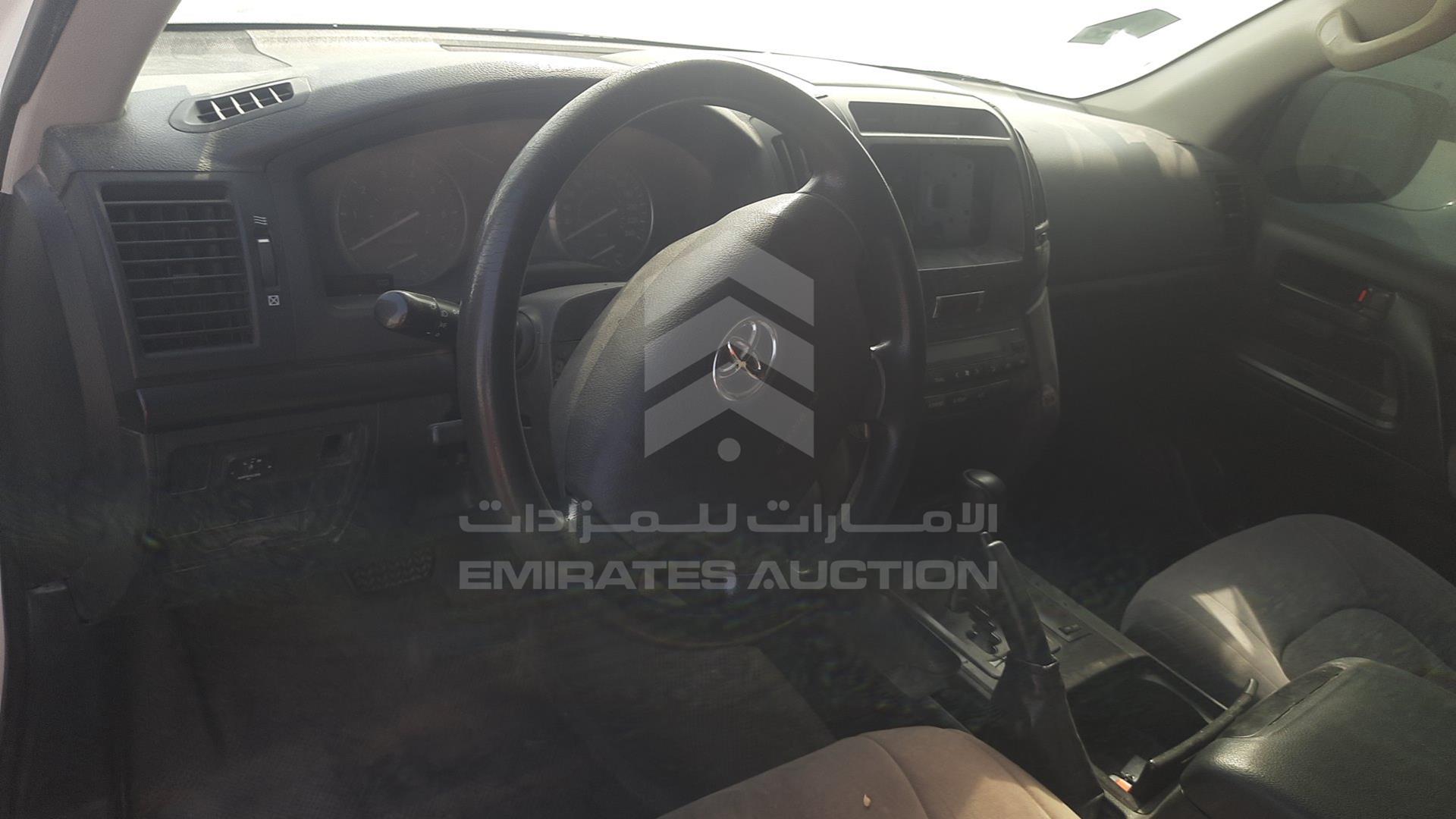 2011 TOYOTA LAND CRUISER VIN: JTMDU09J8B4032305
