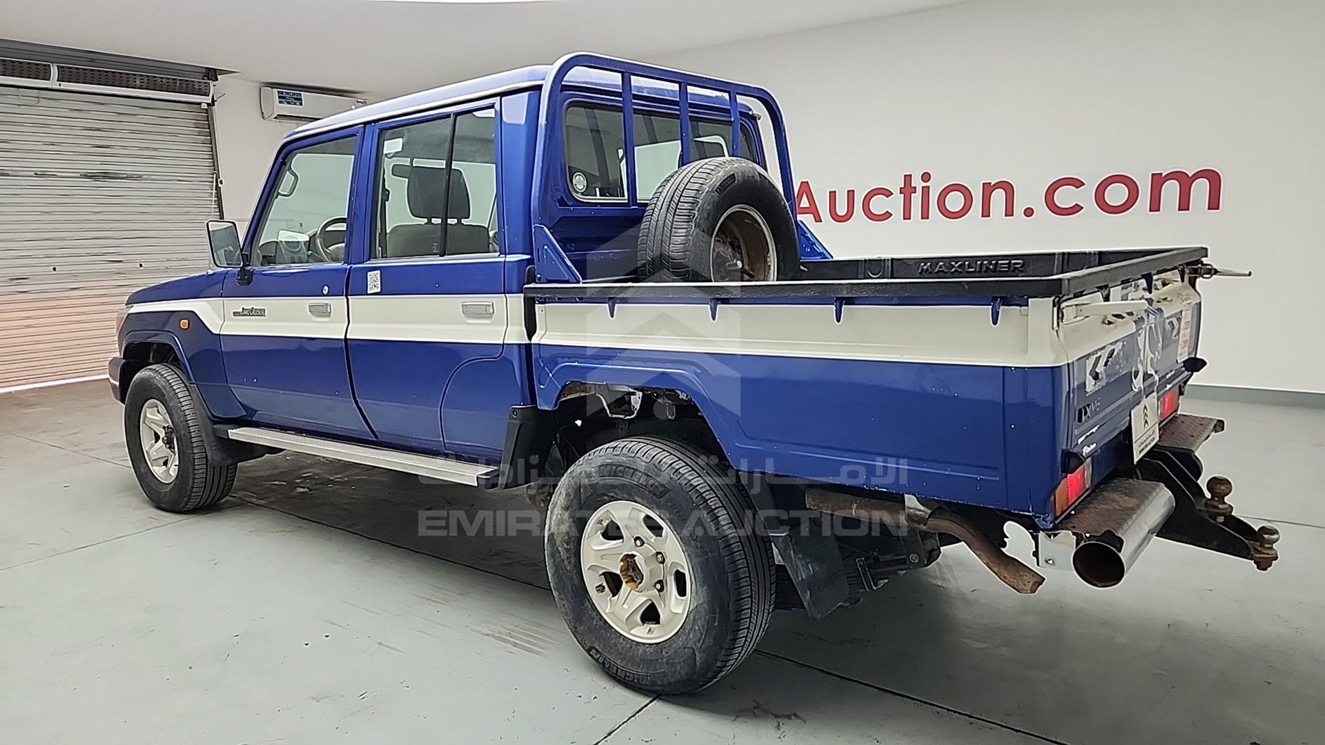 2013 TOYOTA LAND CRUISER VIN: JTFBU71J1D4703089