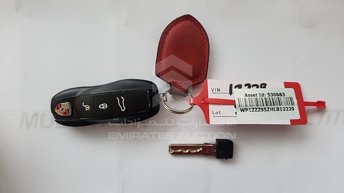 2017 Porsche Macan — Keys — Photo 6