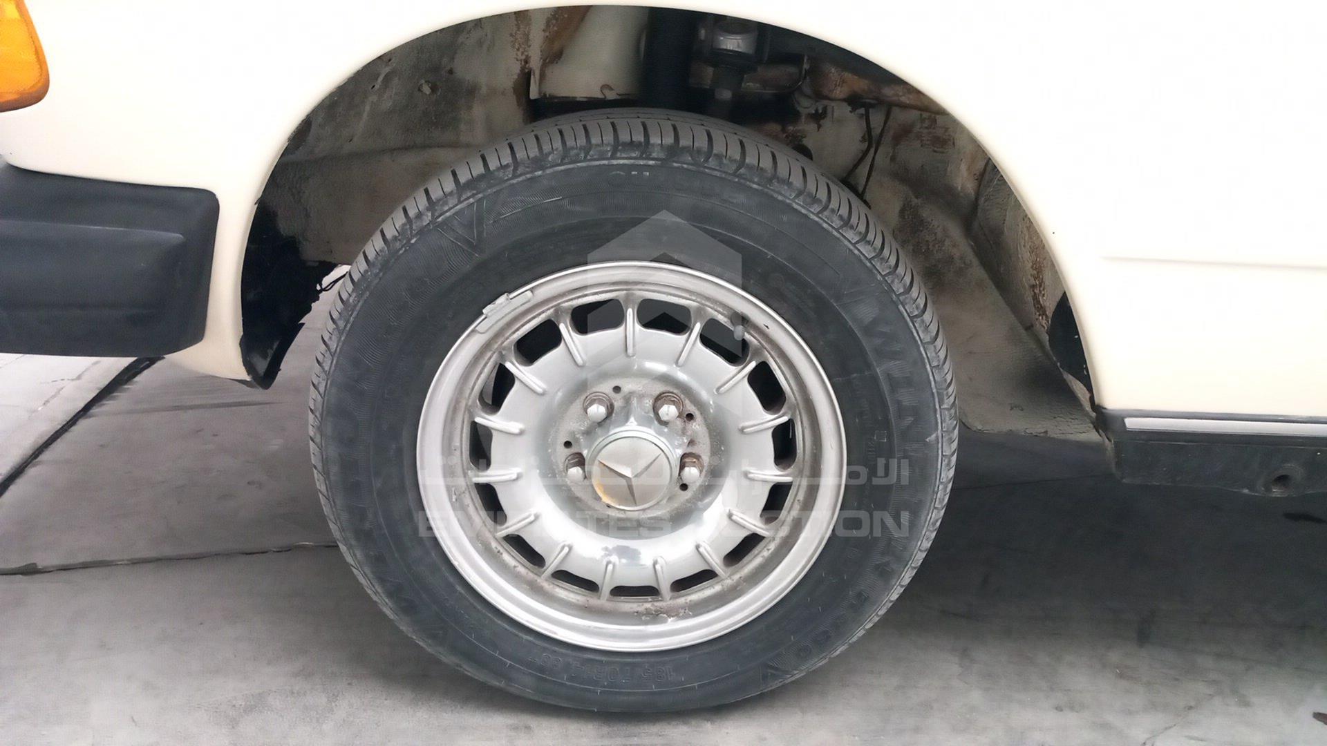 1980 MERCEDES D 300 VIN: WDB12313012183975