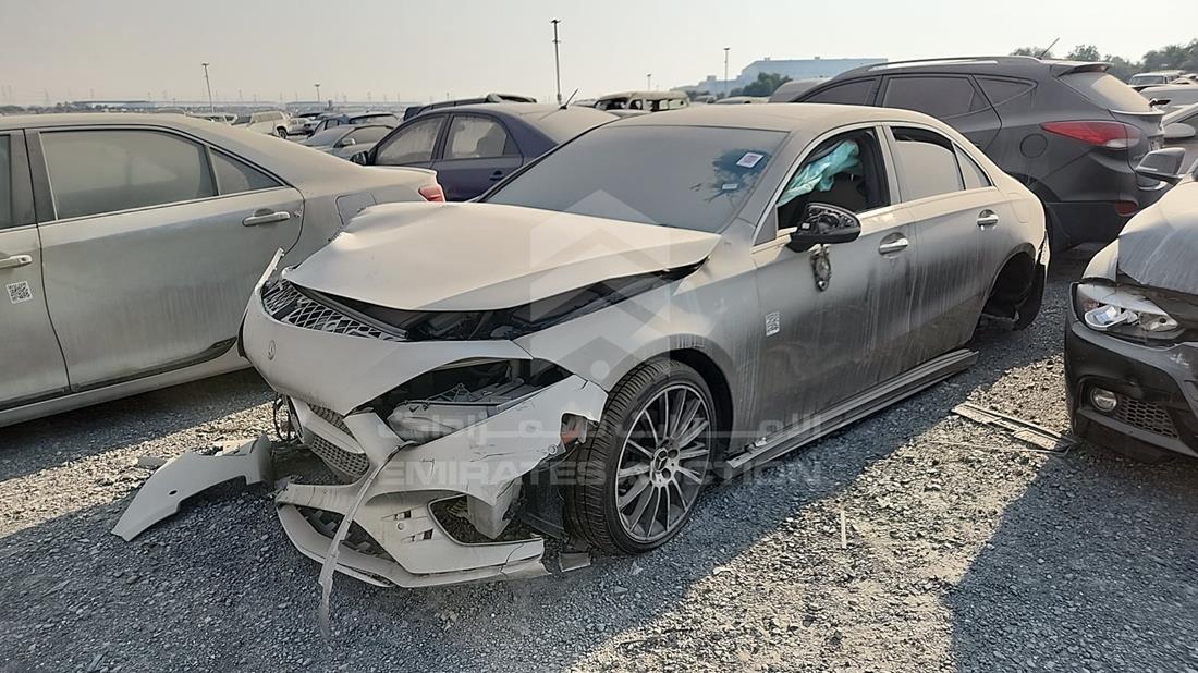 مرسيدس A220 2019 — الزاوية الأمامية اليسرى — صورة 5