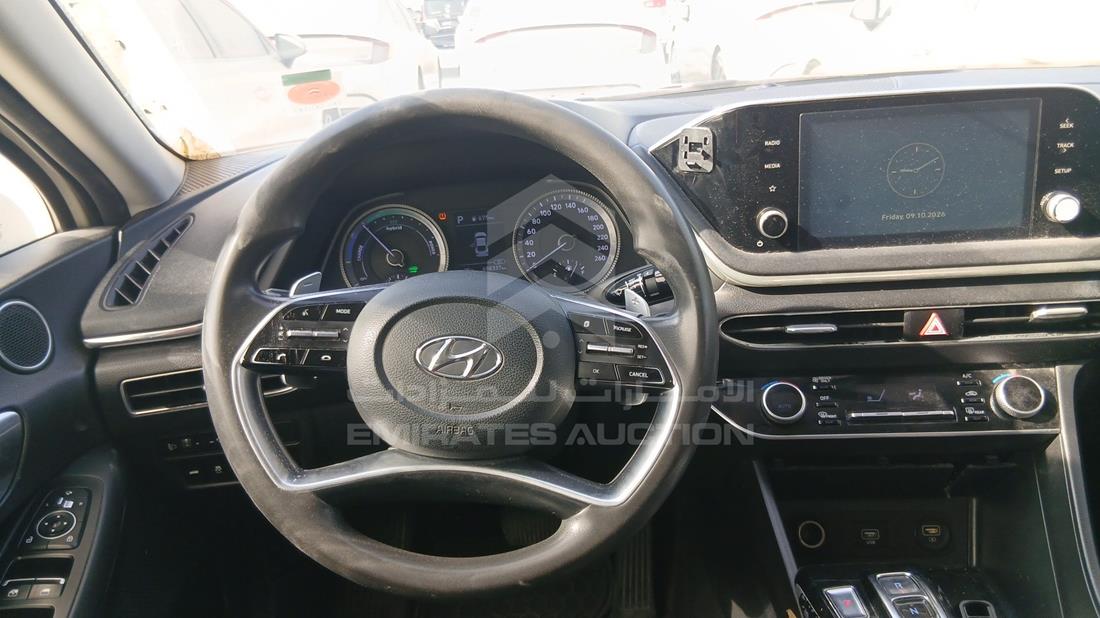 2021 Hyundai Sonata Hybrid — Steering & Mounted Controls — Photo 14