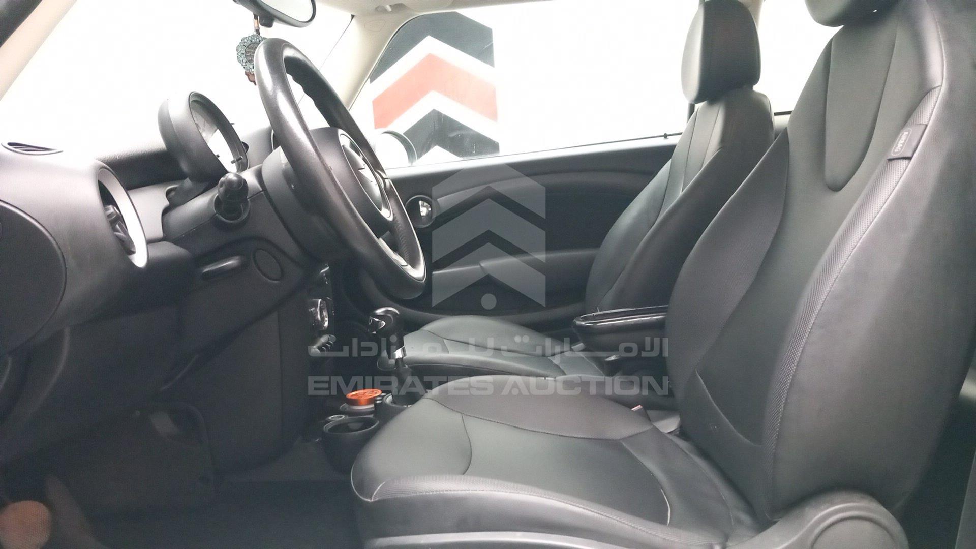 2013 MINI COOPER VIN: WMWSU3C52DT684427