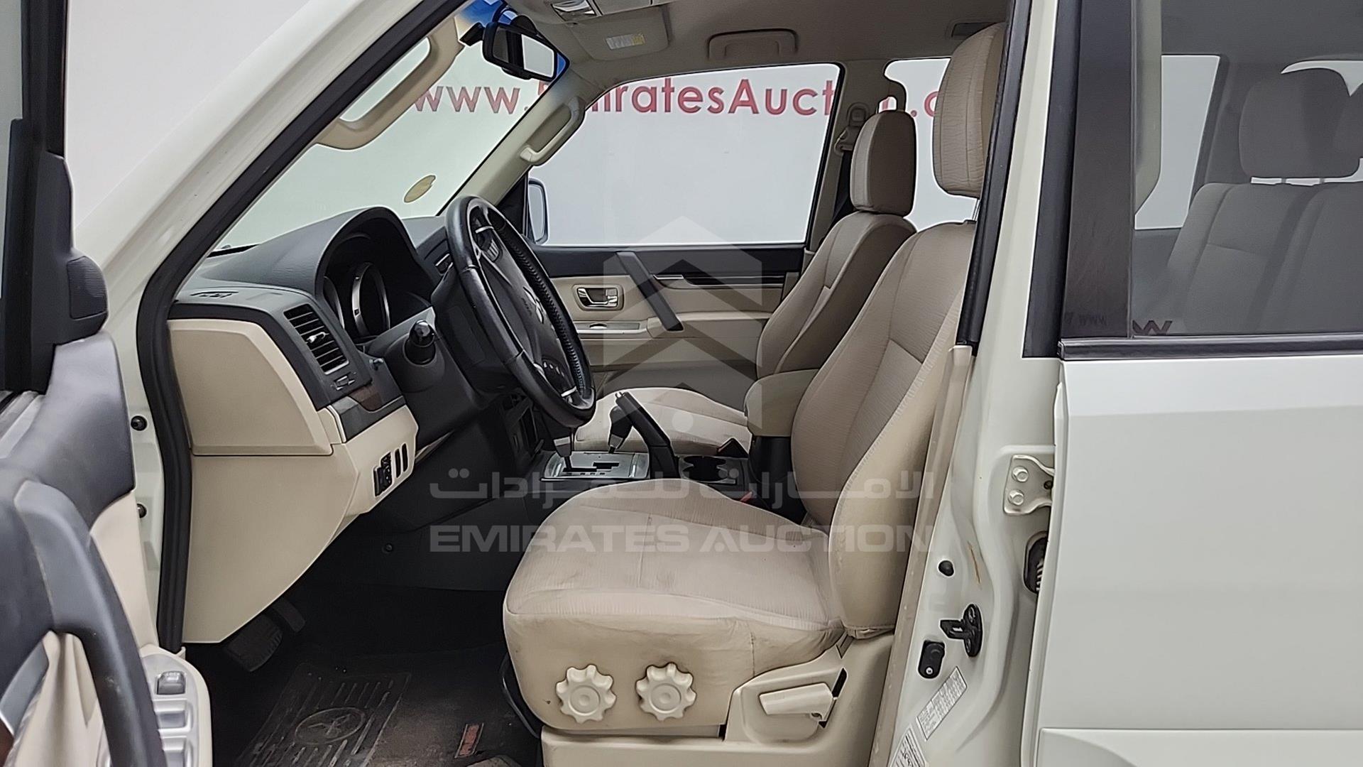 2010 MITSUBISHI PAJERO VIN: JMYLRV95WAJ702893