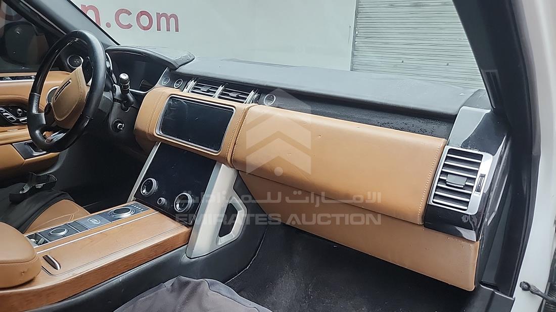 رنج روفر اتش اس إى 2018 — زاوية واجهة الراكب الأمامي الأيمن — صورة 25