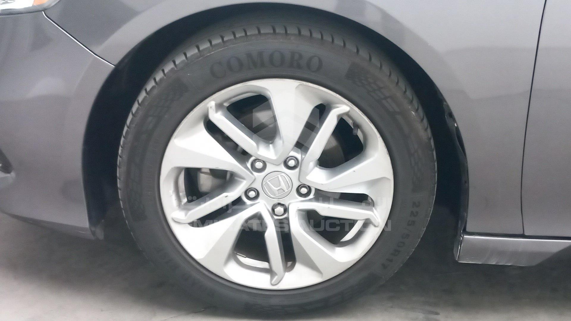2019 HONDA ACCORD VIN: 1HGCV1F10KA077048