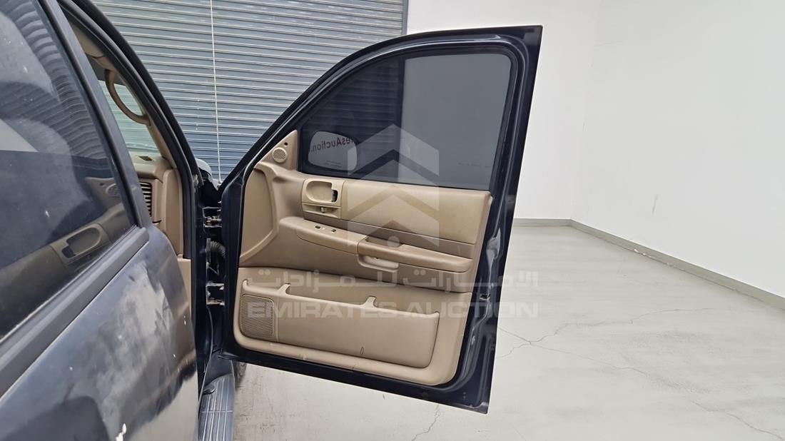 2003 Dodge Durango — Front Right Door — Photo 28