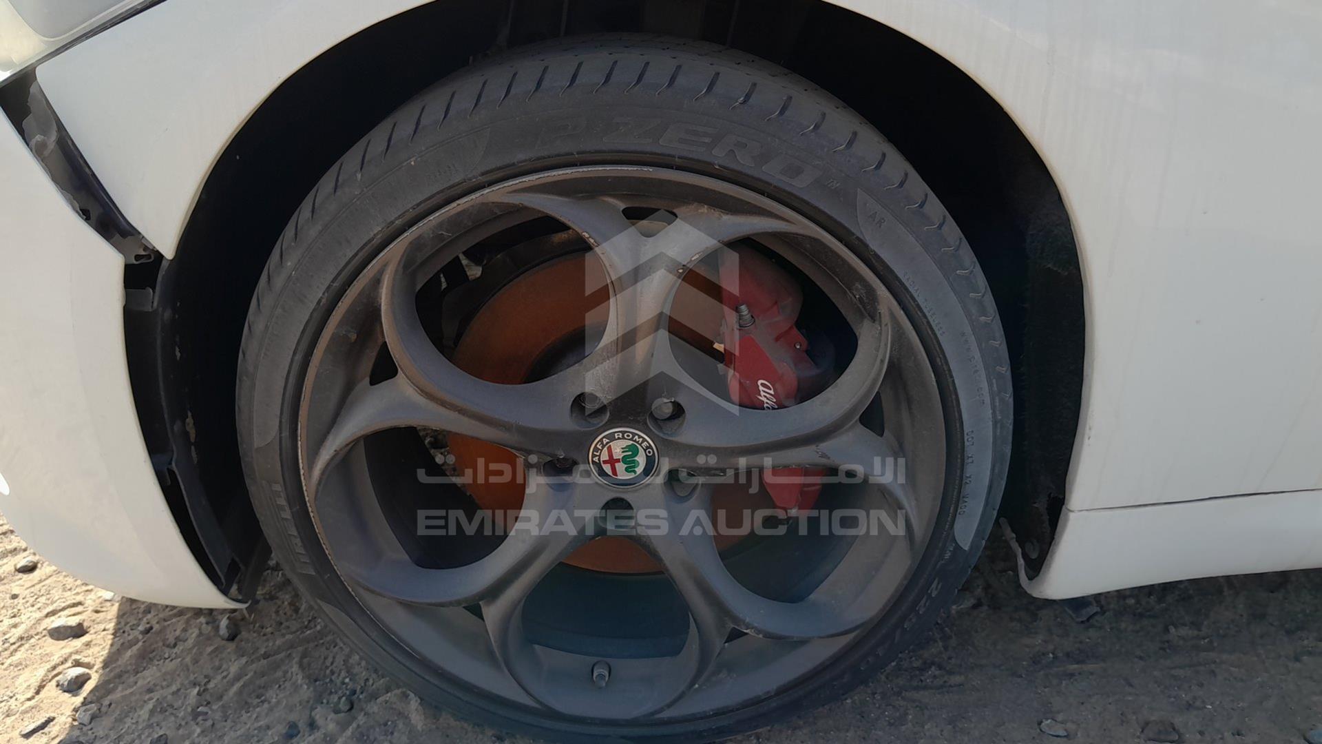2019 ALFA ROMEO GIULIA VIN: ZAREAFDN8K7610465