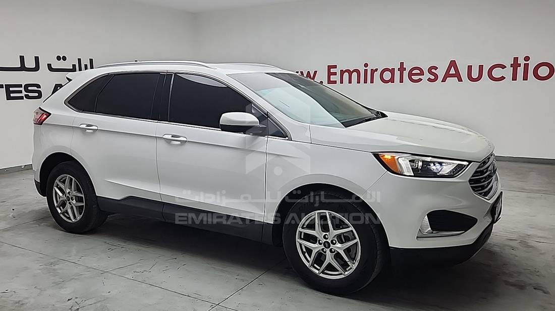 2022 Ford Edge — Front Right Angle — Photo 9