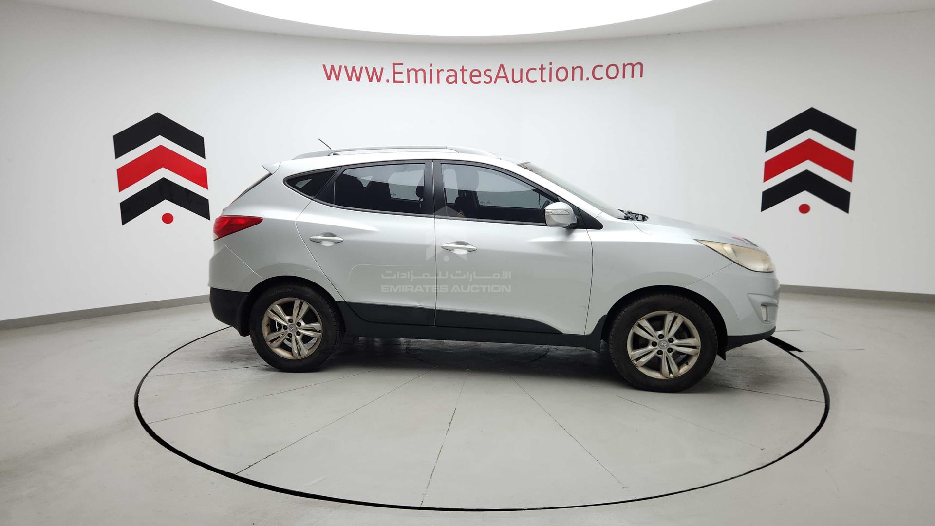 2011 HYUNDAI TUCSON VIN: KMHJT81B4BU132406