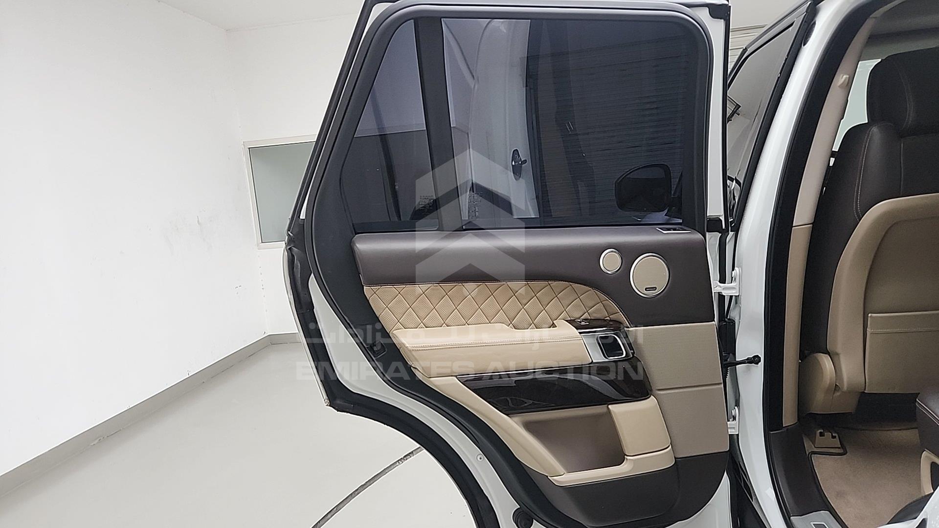 2014 RANGE ROVER VOGUE VIN: SALGA2EF8EA137587