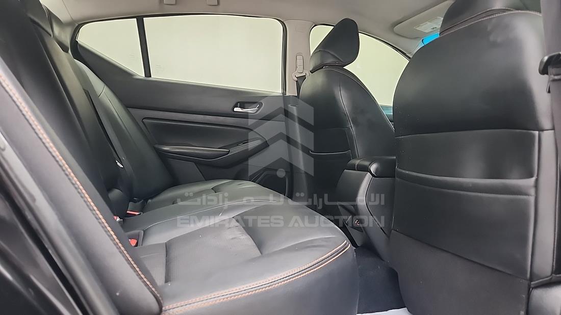 نيسان التيما 2019 — زاوية الراكب الخلفي اليمنى — صورة 27