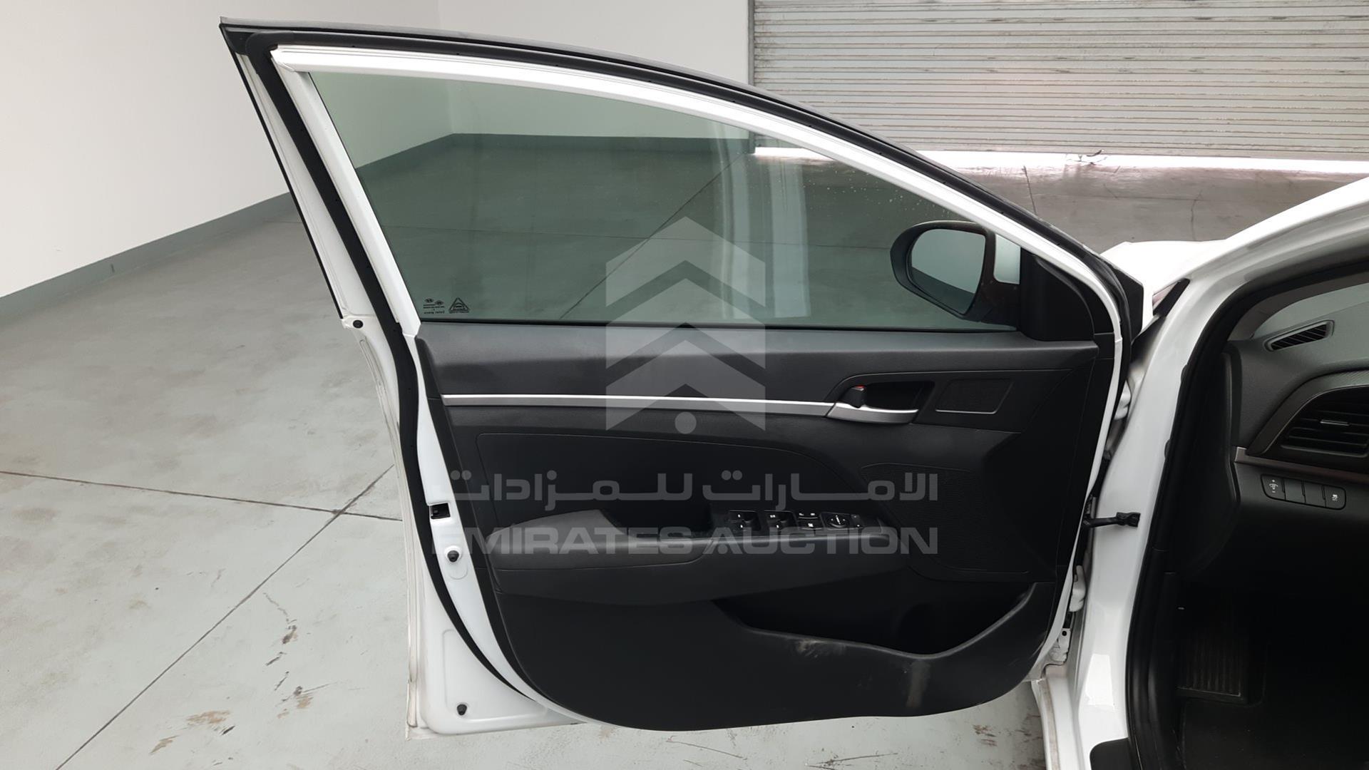 2019 HYUNDAI ELANTRA VIN: 5NPD74LF0KH458356