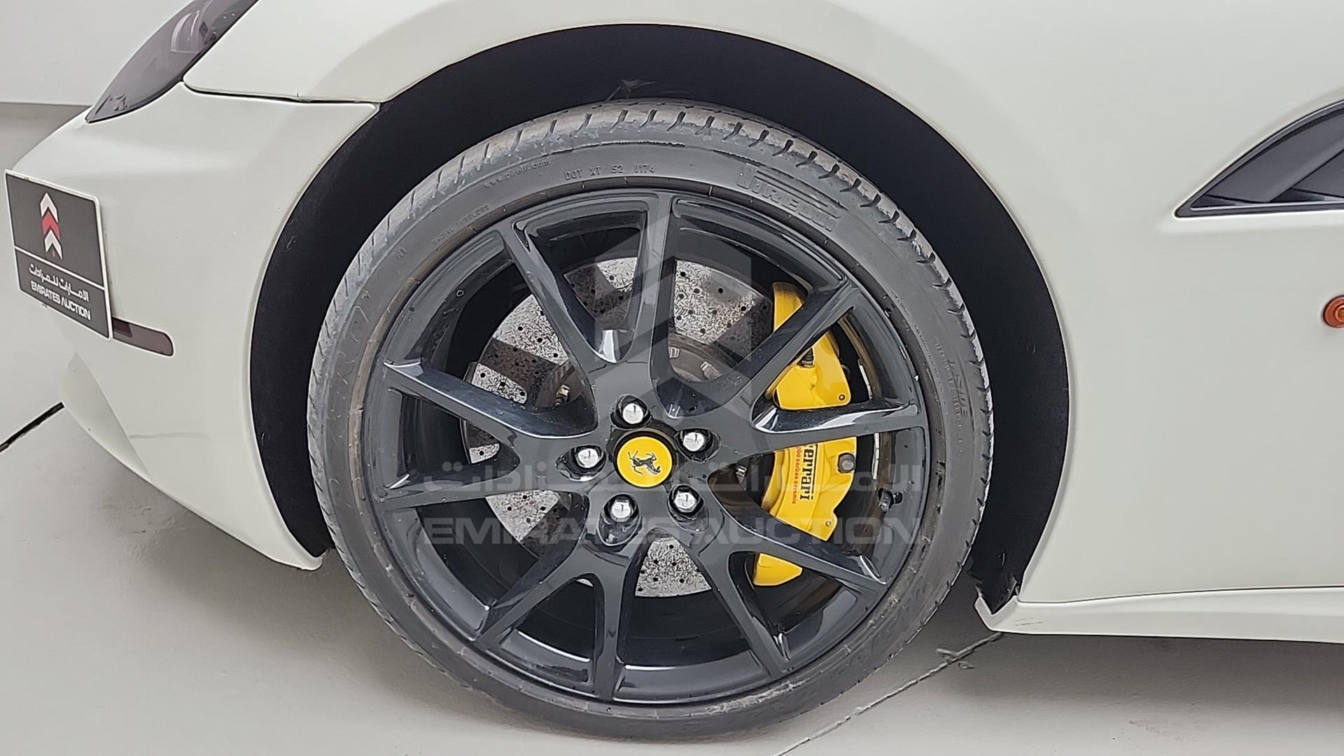 2014 FERRARI CALIFORNIA VIN: ZFFTJ65T1E0198371