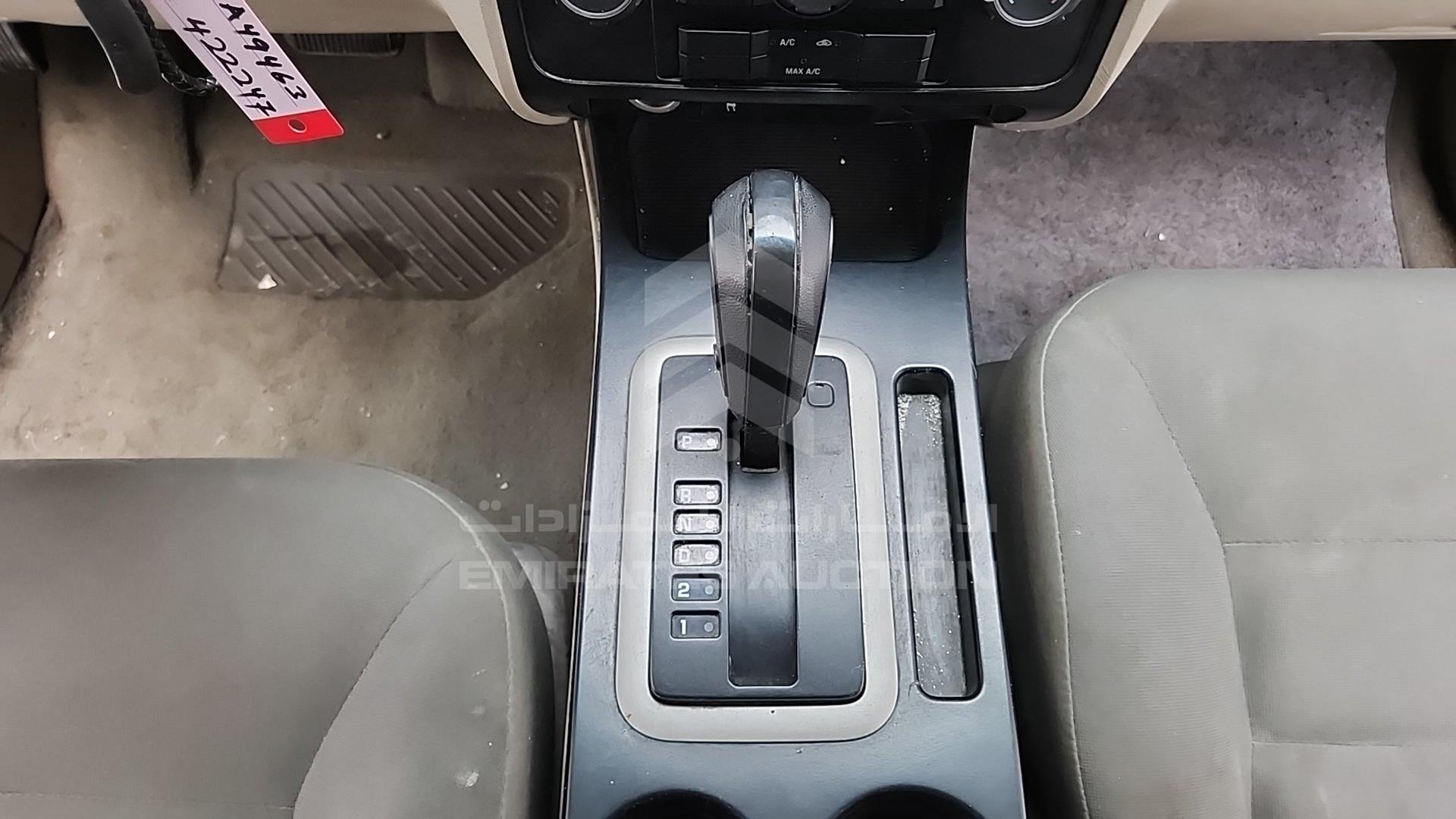 2008 FORD ESCAPE VIN: 1FMCU92198KA49463