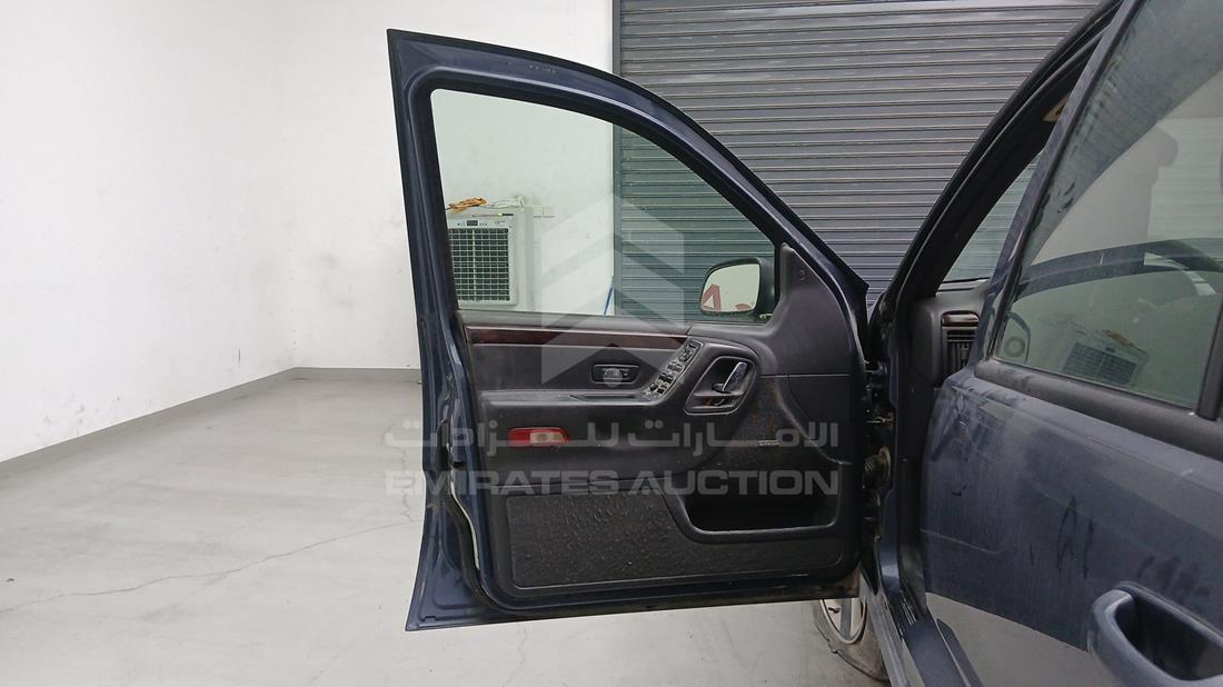 جيب جراند شيروكي 2001 — الباب الأمامي الأيسر — صورة 12