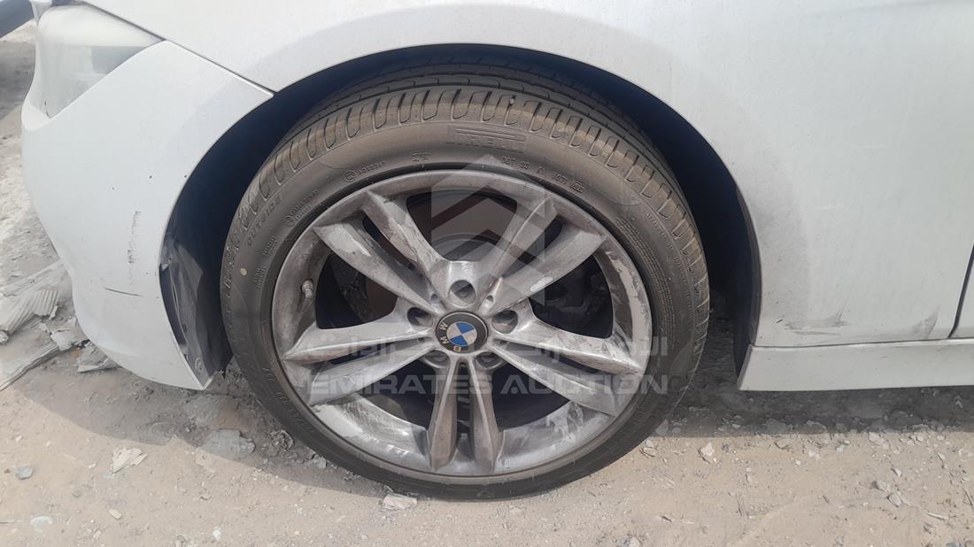 بي ام دبليو 318 اي ايه 2017 — الإطار الأمامي الأيسر — صورة 31