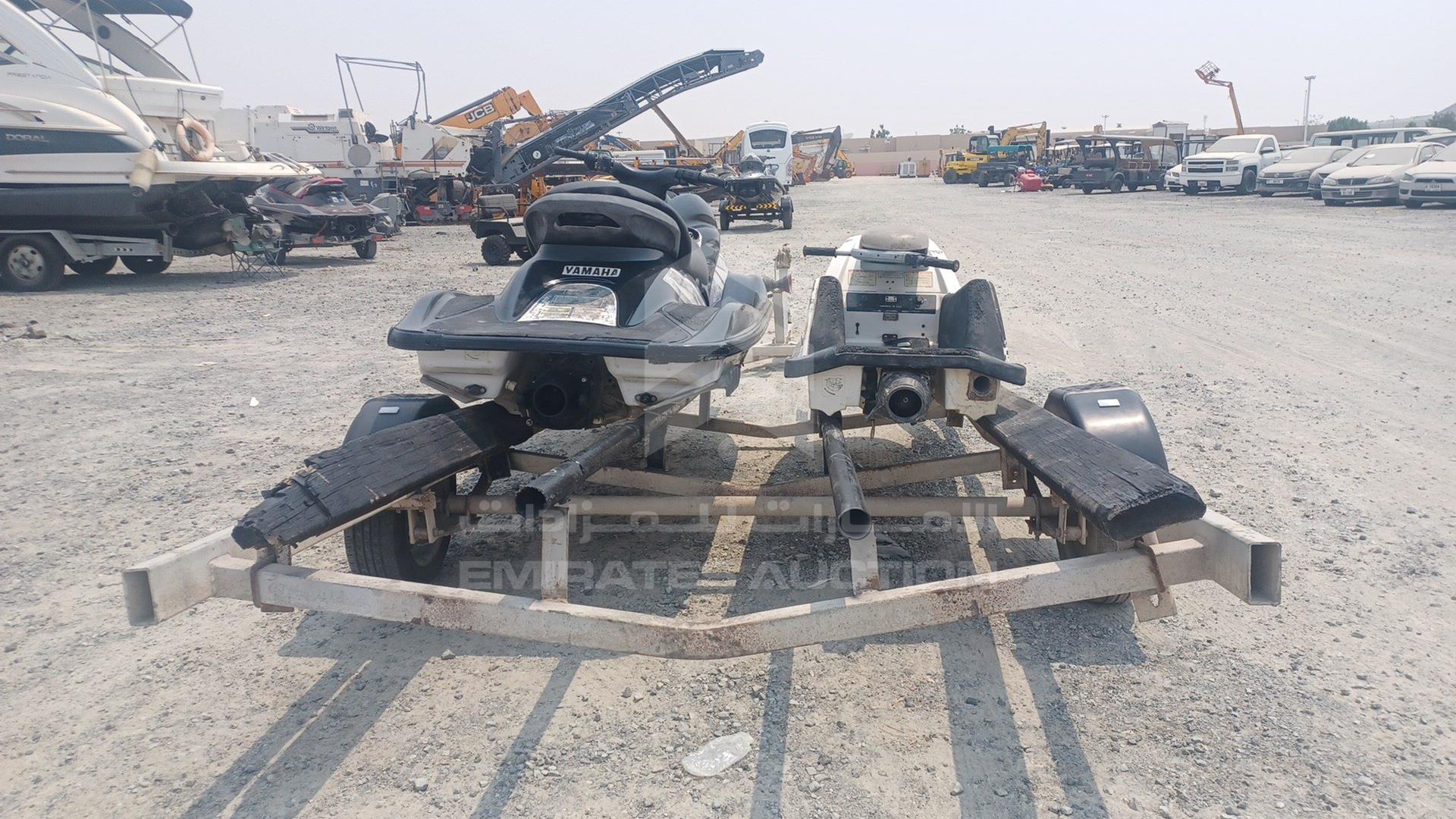 0 JET SKI + TROLLEY YAMAHA VIN: YAMA25711102