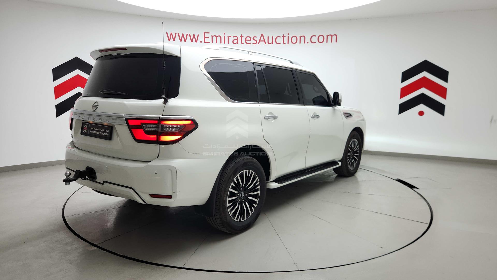 2011 INFINITI QX56 VIN: JNRAZ25Y9B9000789